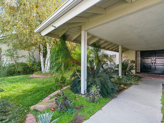 3rd image of 32030 Wallington Ct