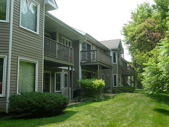 2nd image of 1842 Fox Run Dr Unit D