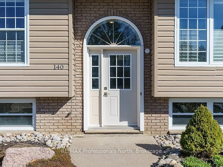 140 Elder St — Photo 2