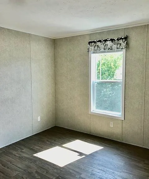 8001 Hamilton Ave #5 — Photo 11