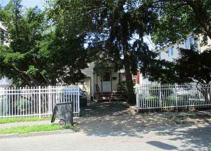 161 S Clinton St photo 1