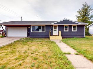 401 25th St NW, Minot, ND 58703