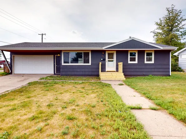 401 25th St NW, Minot, ND 58703