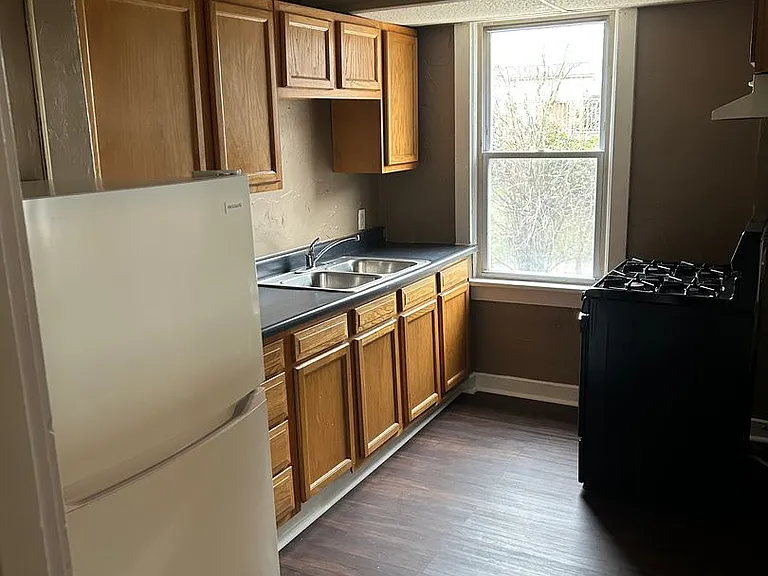 500 Mills Ave #3 — Photo 4