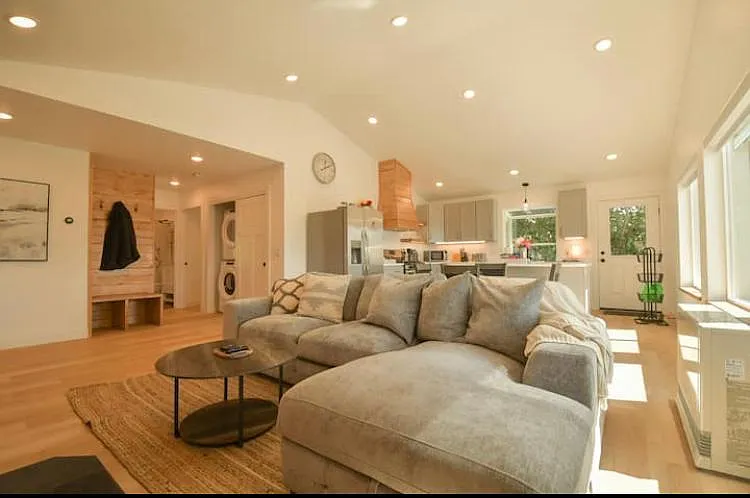1200 Eric Ln — Photo 4
