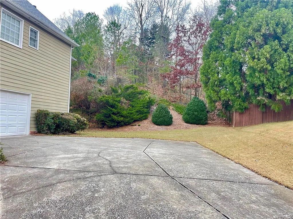 5 bed, 4.0 bath, 3246 sqft, $3,585 — Photo 4