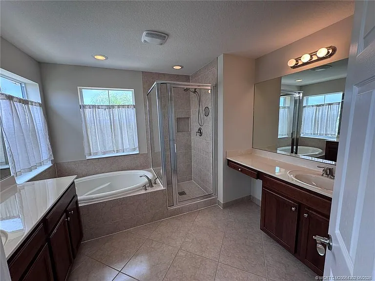11239 SW Barton Way — Photo 35
