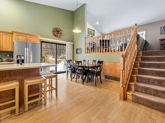 5th image of 134 McIntosh Rd E