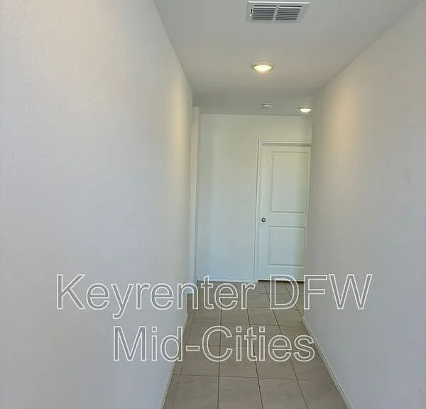 2840 Eppright Dr — Photo 2