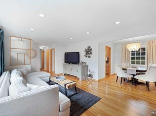 98 Forest Ave, Ramsey, NJ 07446