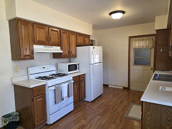 4th image of 45 Locust St