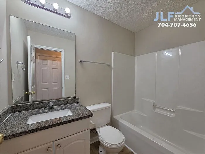 1225 Beard St — Photo 8