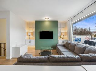 470 Gerstmar Rd, Kelowna, BC V1X 4B1