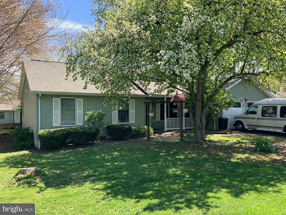 1st image of 215 Dartmouth Ln
