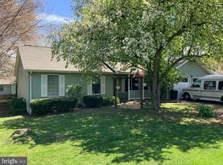215 Dartmouth Ln, Falling Waters, WV 25419