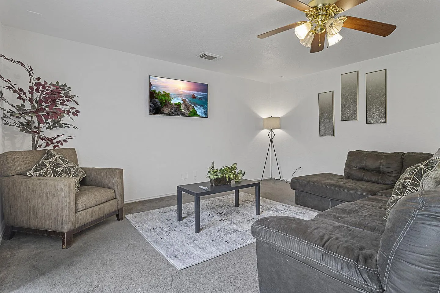 Private Room available in San Antonio | Great location & amenities — Photo 1
