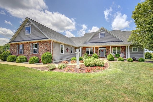 1st image of 8 Prairie Wood Dr