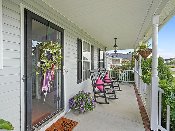 5th image of 201 Bishop Ln