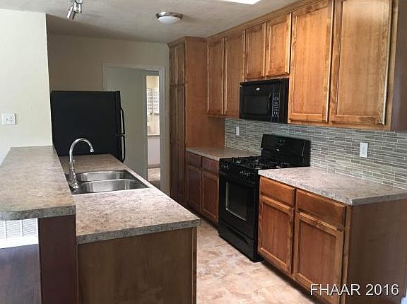 4th image of 1810 Crestview Dr