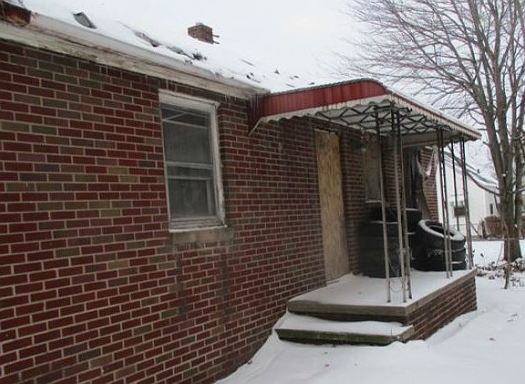 5th image of 1834 E 37th St
