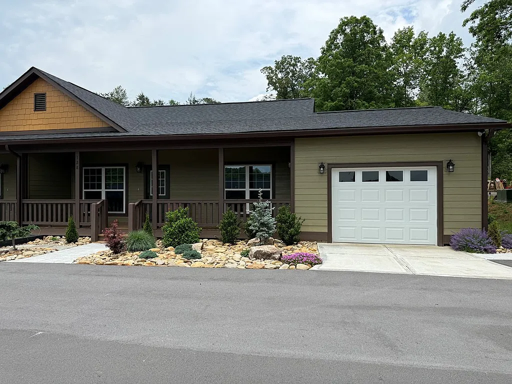 2 bed, 1.5 bath, $2,400 — Photo 3