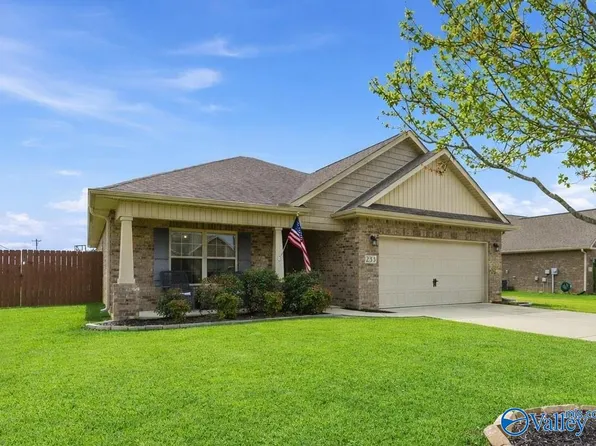 233 Olde Dogwood Trl, Decatur, AL 35603