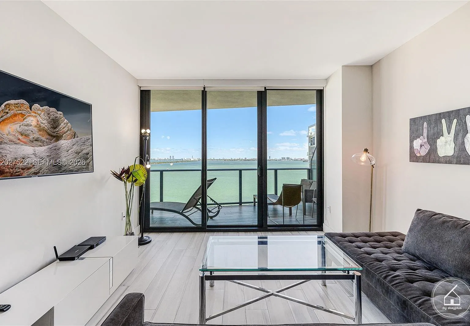 Icon Bay Condo — Photo 3