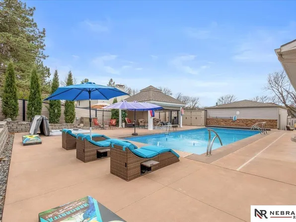 510 Hazelwood Dr, Lincoln, NE 68510