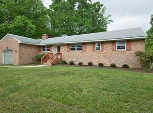 1813 Meadowview Dr, Yorktown, VA 23693