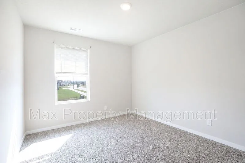 4 bed, 2.5 bath, 2053 sqft, $2,245 — Photo 4