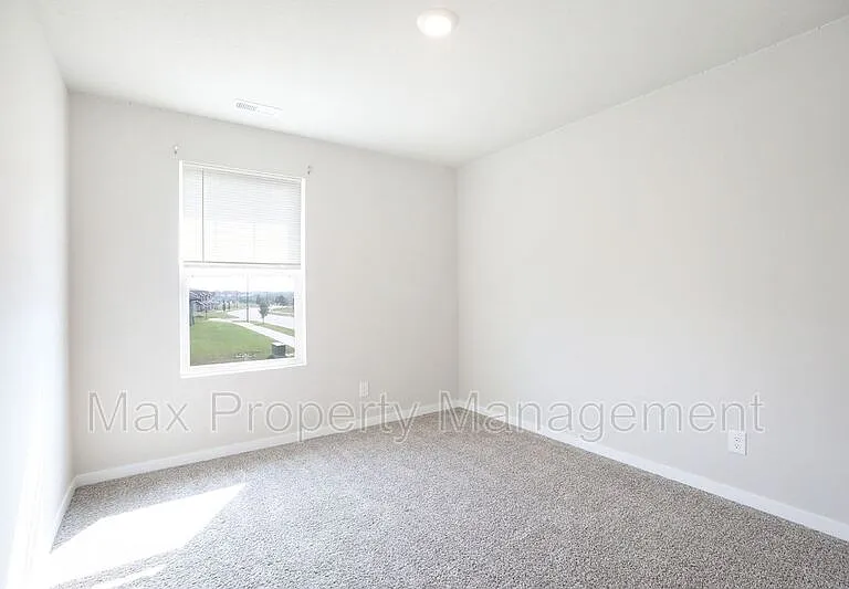 2302 SW 23rd St — Photo 4