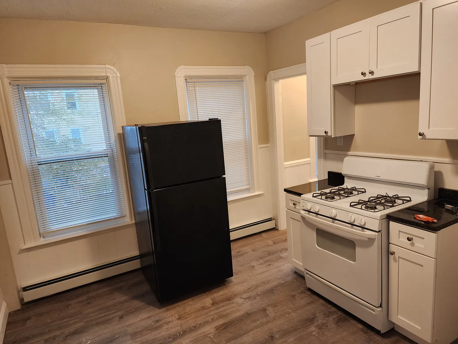 3 bed, 1200 sqft, $1,900 — Photo 4