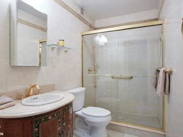 465 Park Avenue image 3 of 8