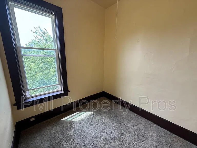 2441 N Dr William Finlayson St — Photo 10