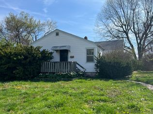 1560 S Pickwick Ave, Springfield, MO 65804