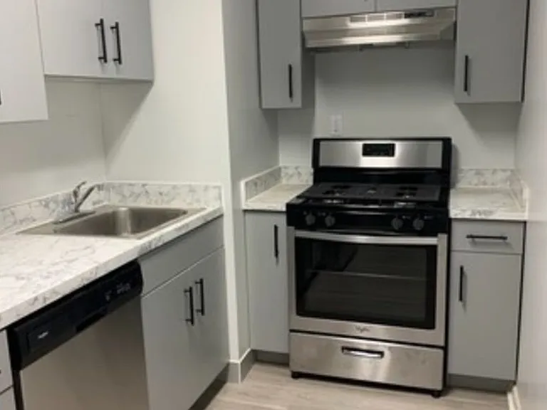 Tomlinson Court Apartments — Photo 20