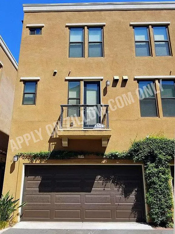 2 bed, 1710 sqft, $3,400 — Photo 2