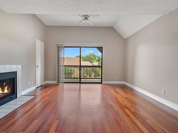 3rd image of 320 Black Oak Ct APT 307