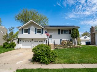 630 Clover Ln, Schaumburg, IL 60193