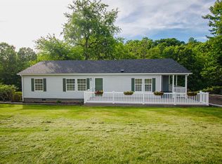 1387 Lakewood Dr, Pulaski, VA 24301