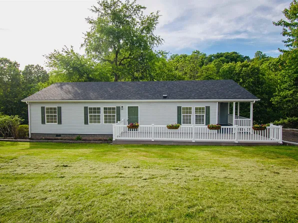 1387 Lakewood Dr, Pulaski, VA 24301