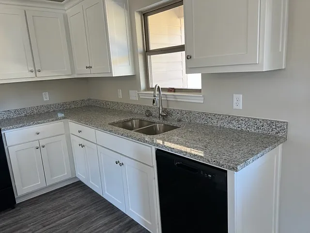 130 Oasis St — Photo 6