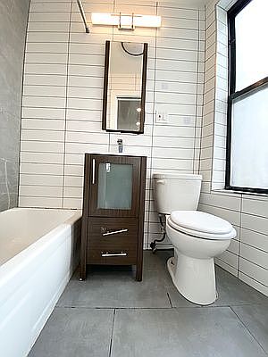 4th image of 322 E 126th St APT 26