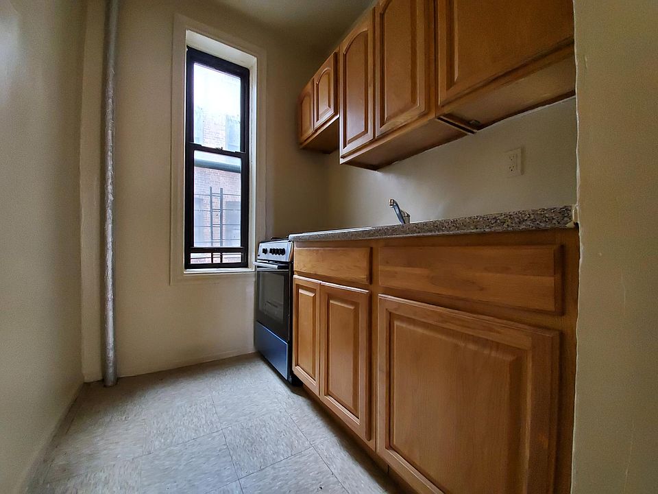 2nd image of 1340 Merriam Ave #Bc23