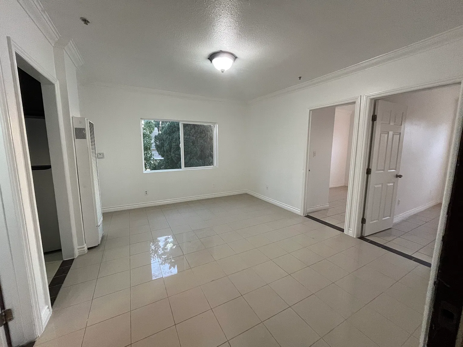 2 bed, 900 sqft, $2,400 — Photo 1
