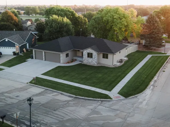 1402 Arapahoe Ave, Hastings, NE 68901