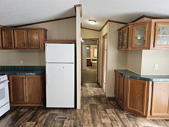 2nd image of 827 Gregs Way