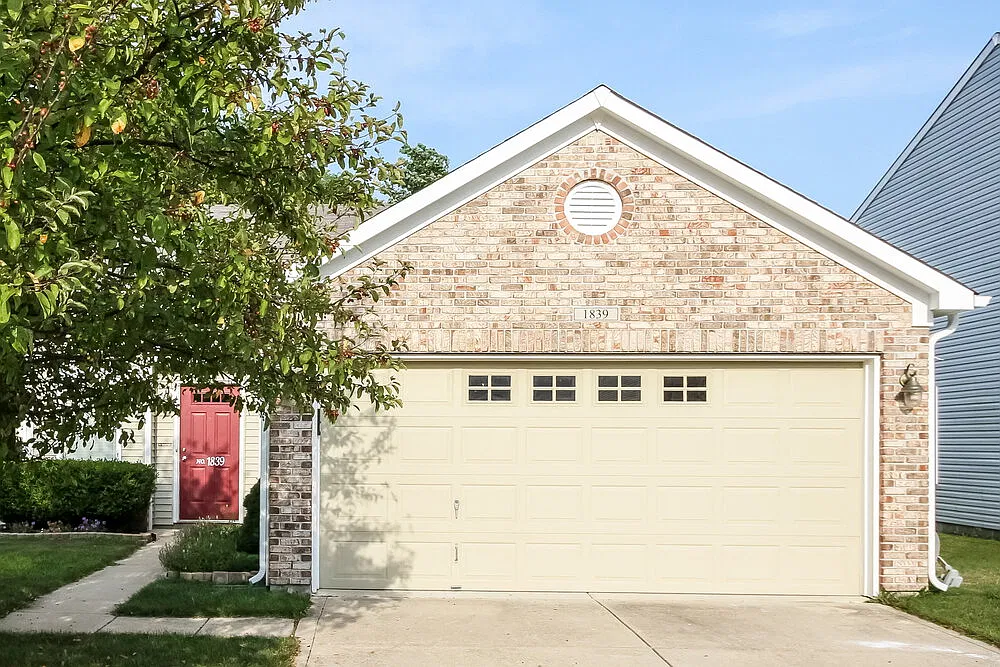 3 bed, 2.5 bath, 1647 sqft, $2,180 — Photo 1