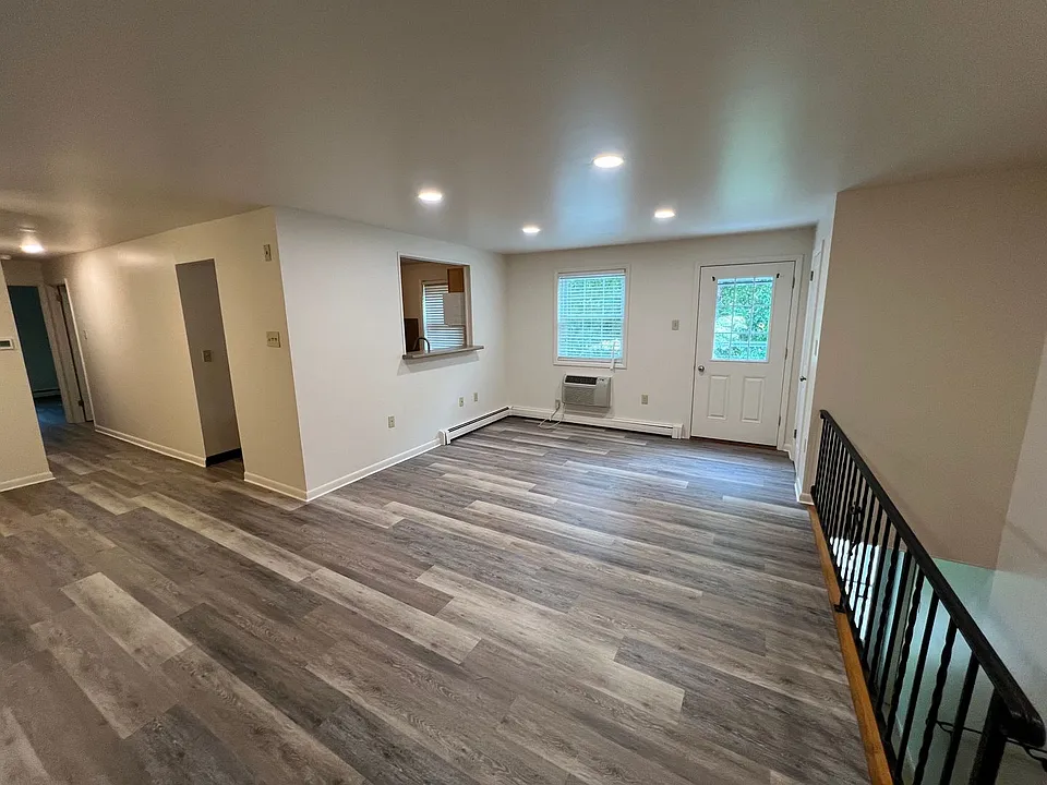 20 Echo Valley Ln