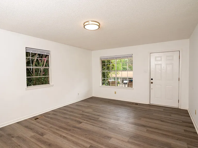 1320 Northpoint Cir — Photo 30